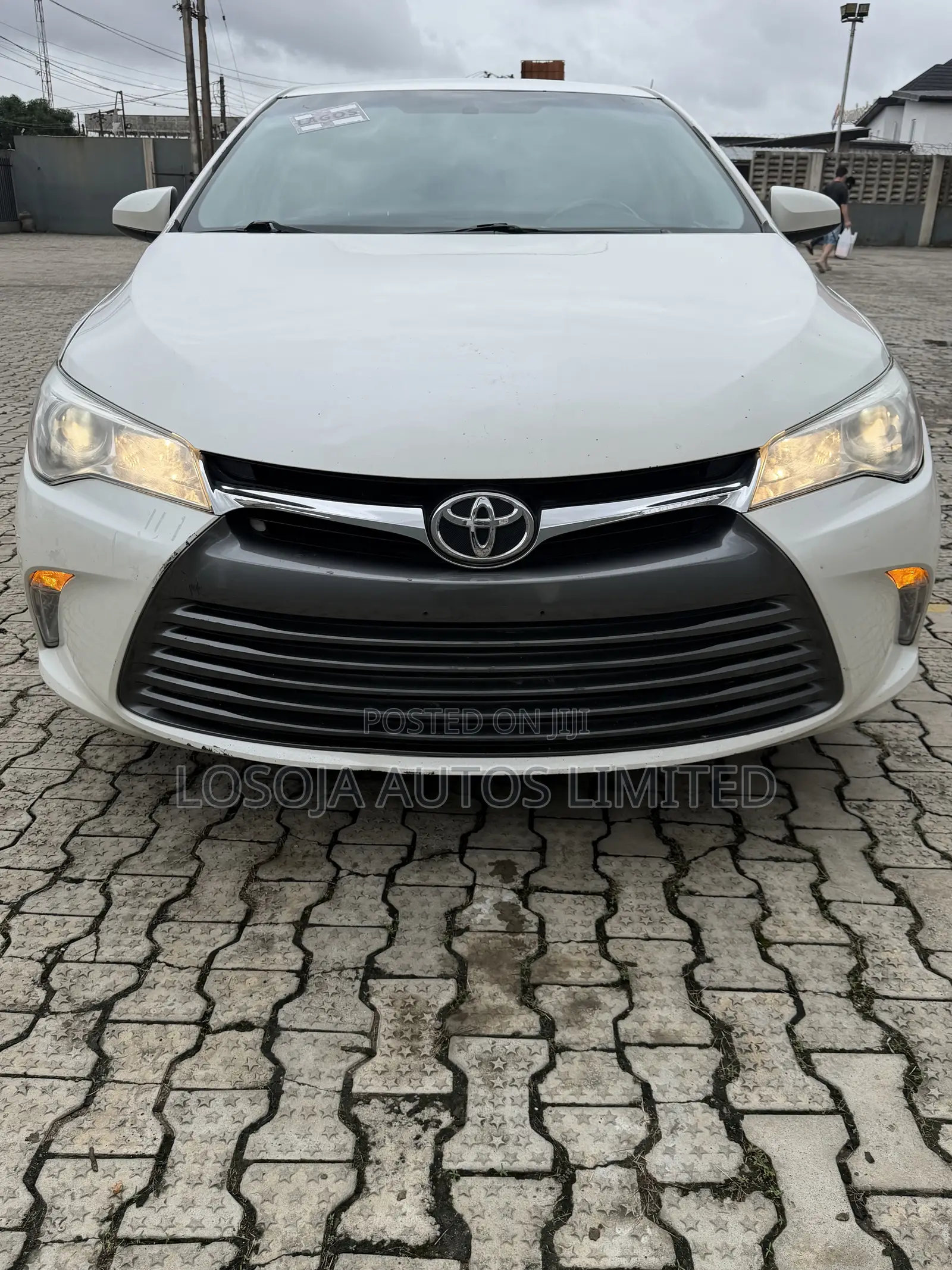 Toyota Camry XLE 4dr Sedan (2.5L 4cyl 6A) 2015 White