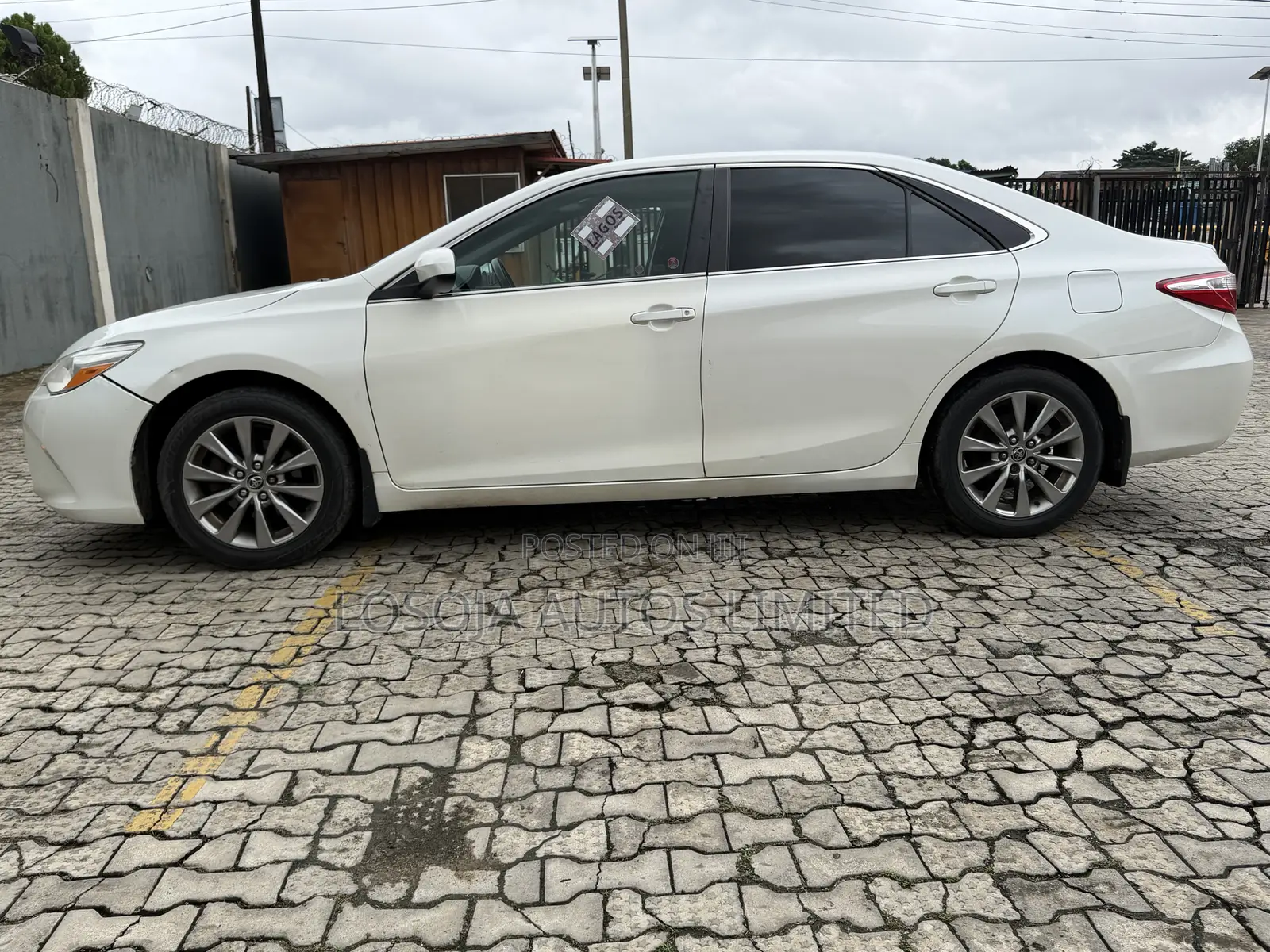 Toyota Camry XLE 4dr Sedan (2.5L 4cyl 6A) 2015 White