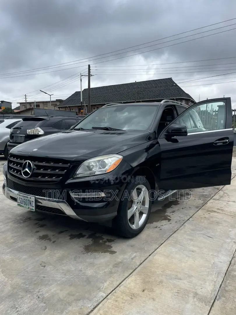 Mercedes-Benz M Class ML350 4dr SUV (3.5L 6cyl 7A) 2014 Black