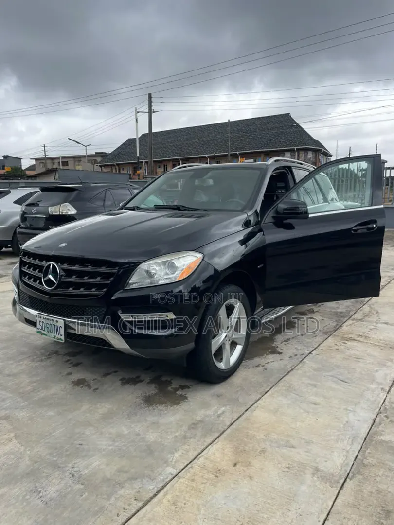 Mercedes-Benz M Class ML350 4dr SUV (3.5L 6cyl 7A) 2014 Black