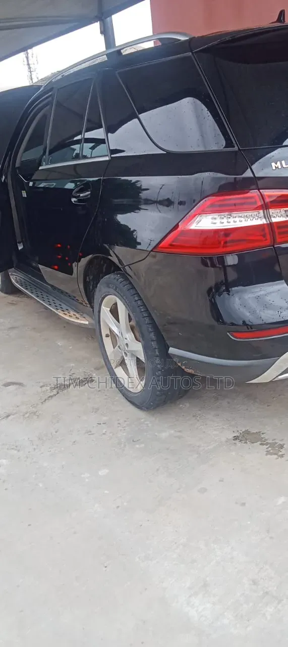 Mercedes-Benz M Class ML350 4dr SUV (3.5L 6cyl 7A) 2014 Black