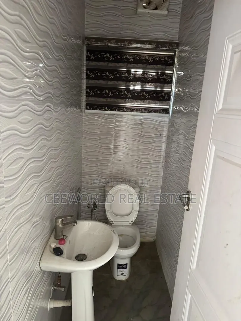 A Whole Building Available to Let or Lease Along Iworoad Ibadan