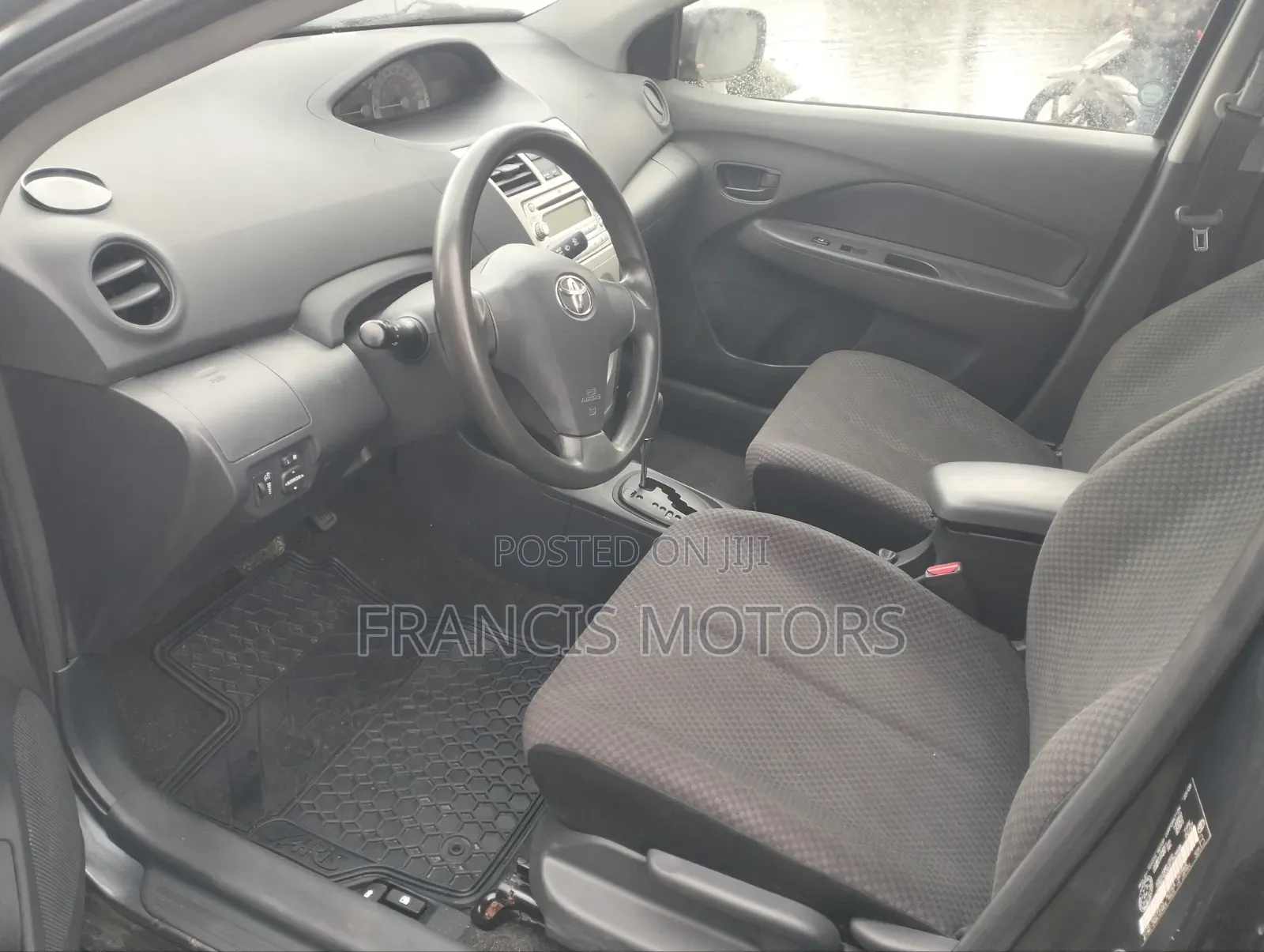 Toyota Yaris 2010 Gray