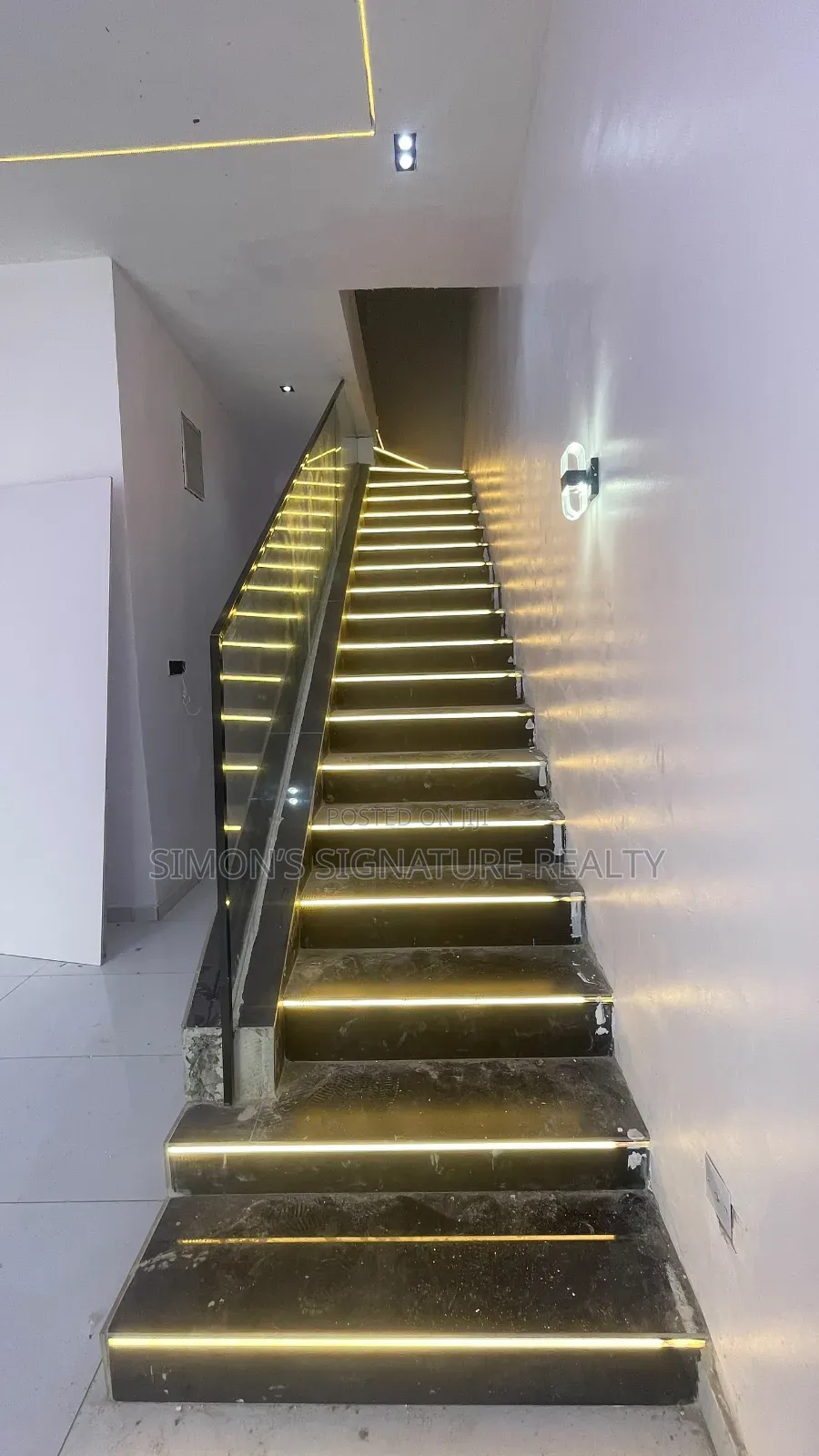 4bdrm Duplex in Ikota for sale