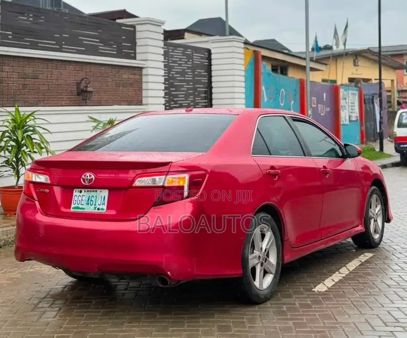 Toyota Camry SE 4dr Sedan (2.5L 4cyl 6A) 2013 Red