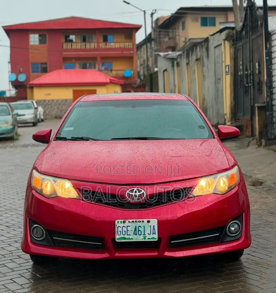 Toyota Camry SE 4dr Sedan (2.5L 4cyl 6A) 2013 Red