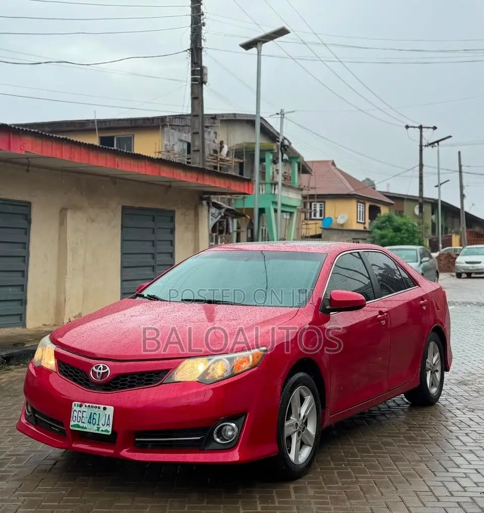 Toyota Camry SE 4dr Sedan (2.5L 4cyl 6A) 2013 Red