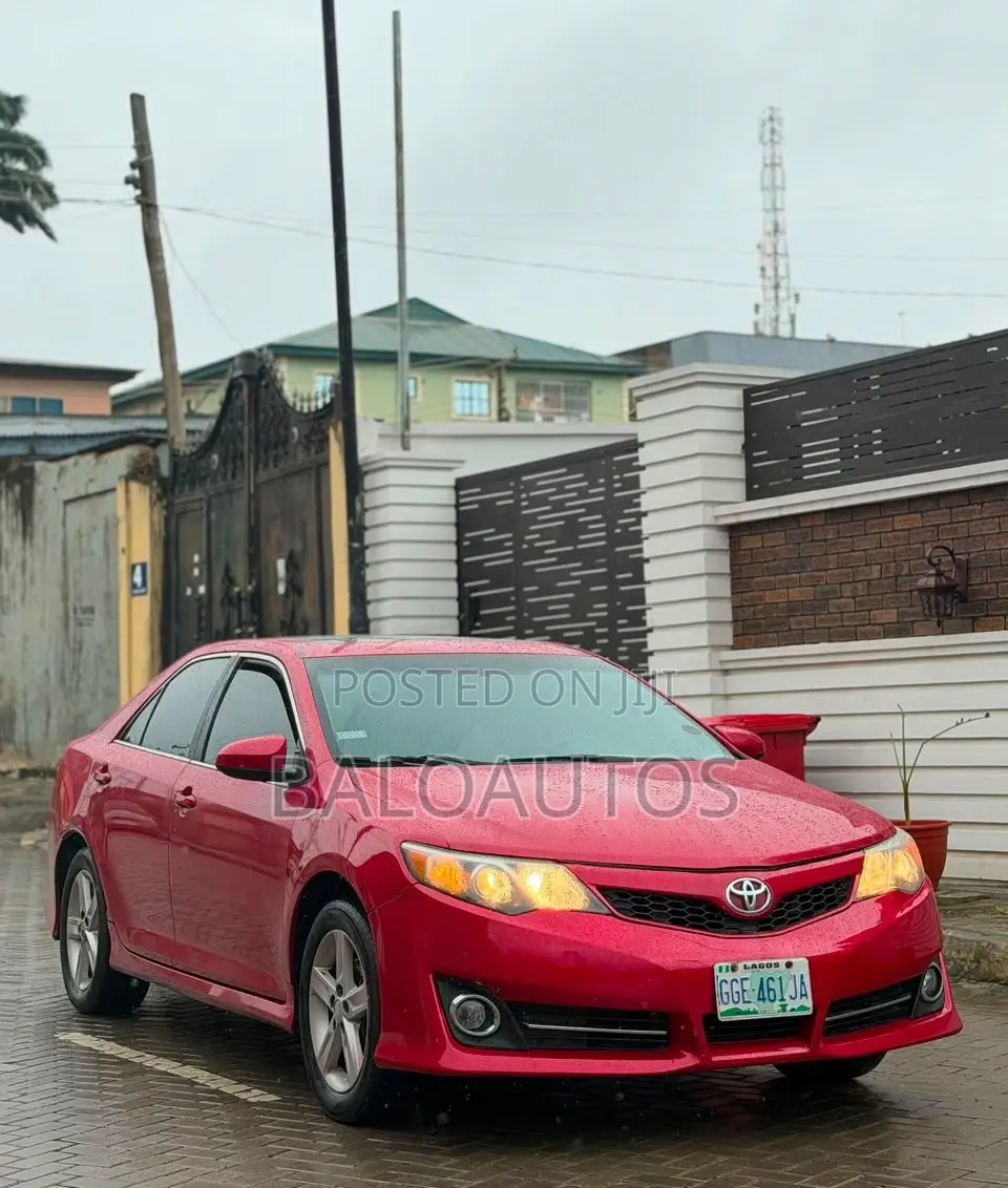 Toyota Camry SE 4dr Sedan (2.5L 4cyl 6A) 2013 Red
