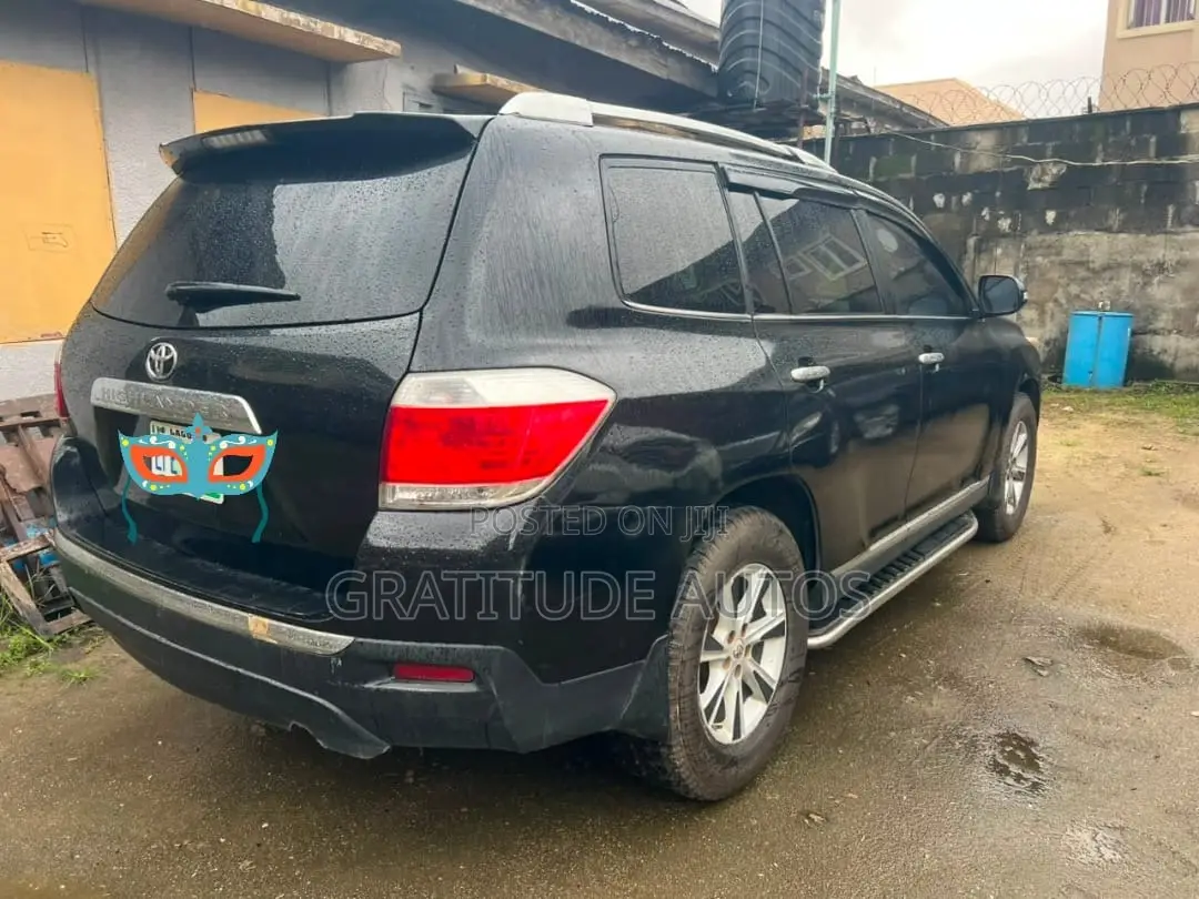 Toyota Highlander SE 2012 Black