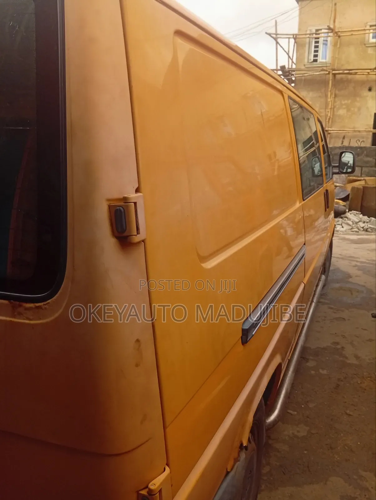 Volkswagen Transporter 2005 Yellow
