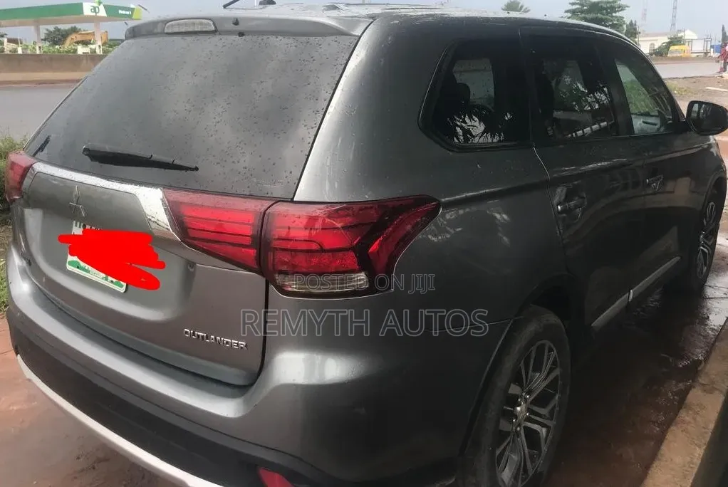 Mitsubishi Outlander 2016 Gray