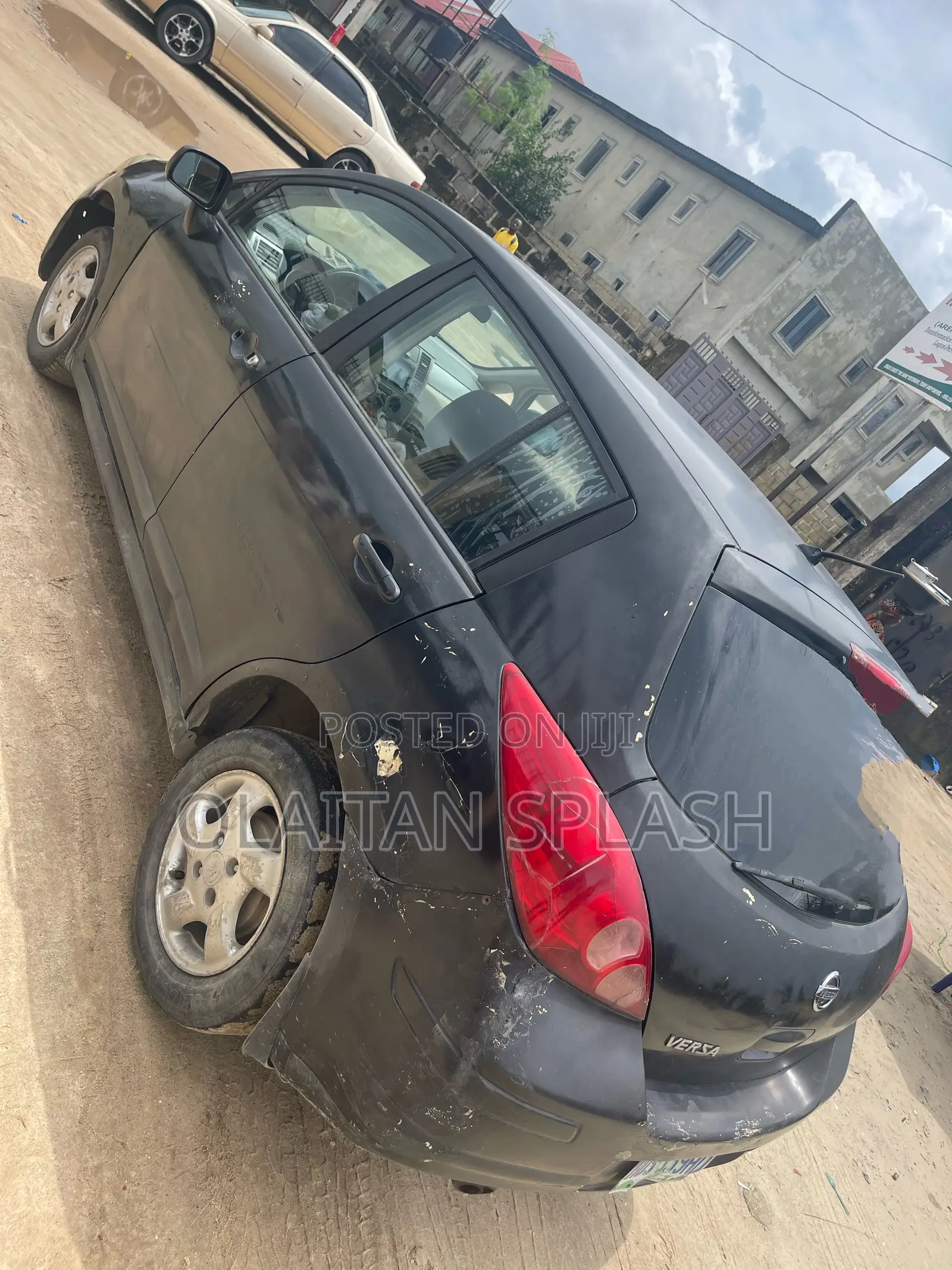 Nissan Versa 1.8 SL Hatchback 2007 Black