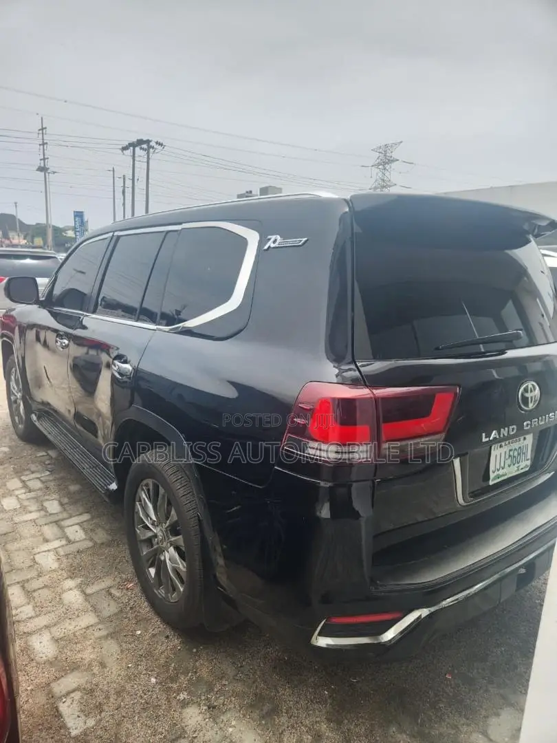 Toyota Land Cruiser 4.6 V8 GX-R 2013 Black