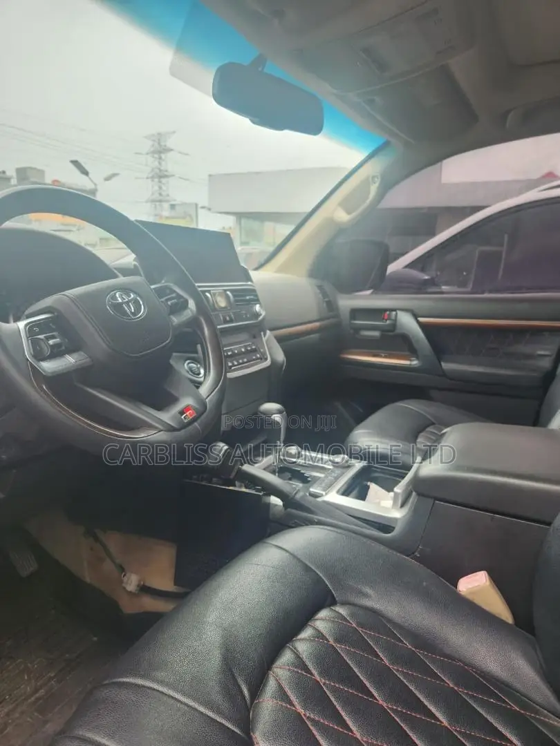 Toyota Land Cruiser 4.6 V8 GX-R 2013 Black