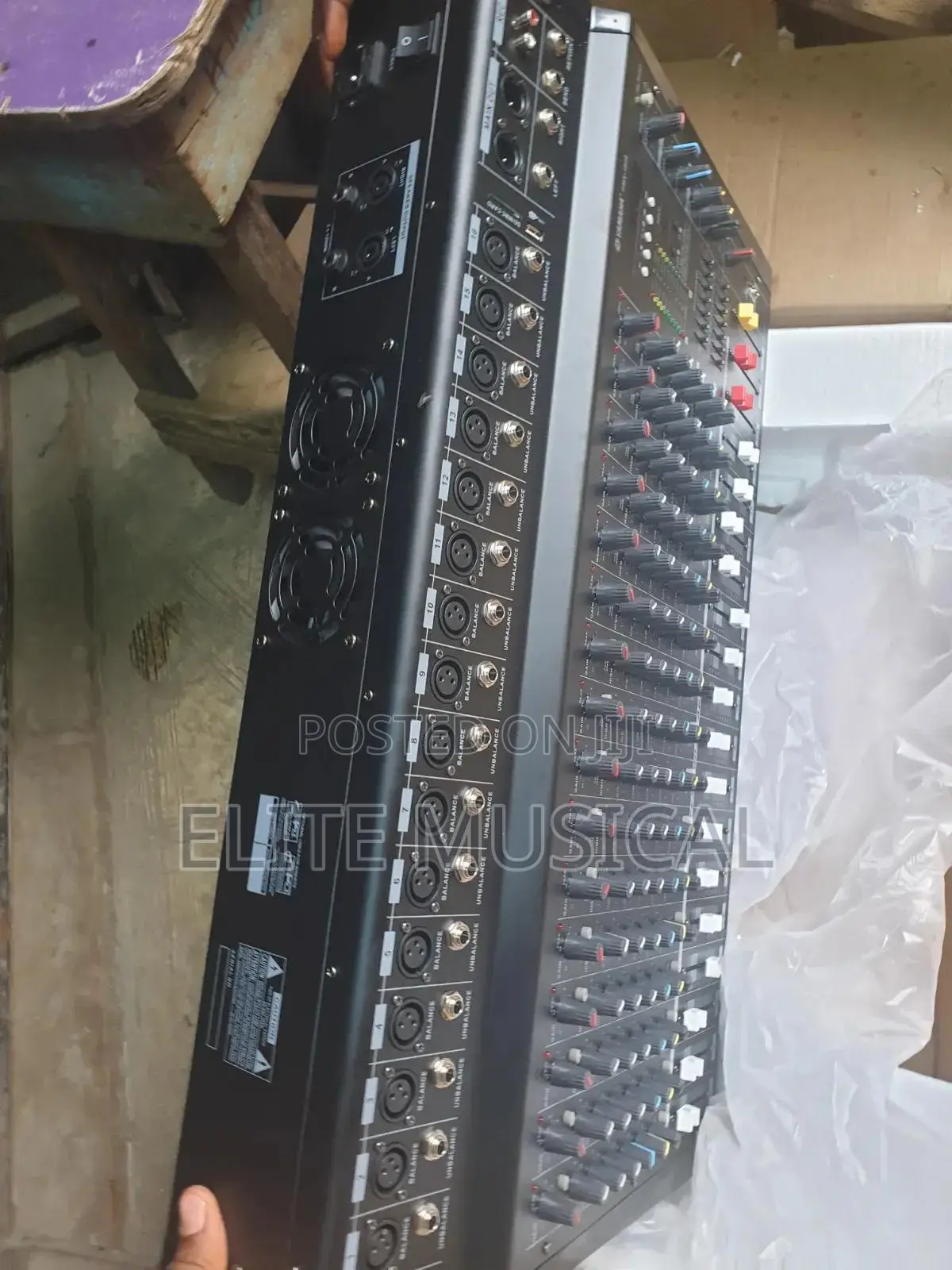 Yamaha 16 Channel Mixer With Effect, Eq, USB and Phantom Power