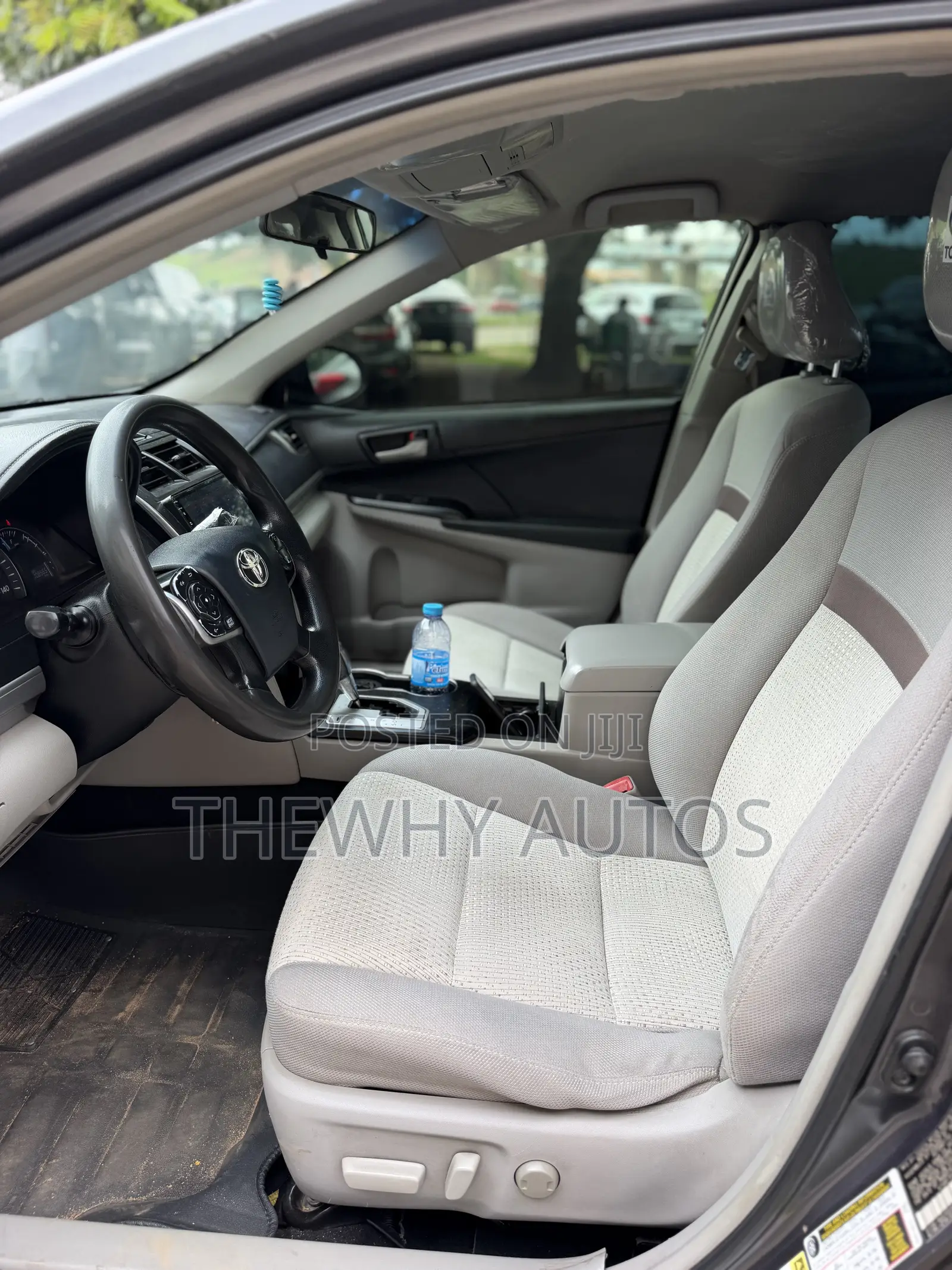 Toyota Camry LE 4dr Sedan (2.5L 4cyl 6A) 2012 Gray