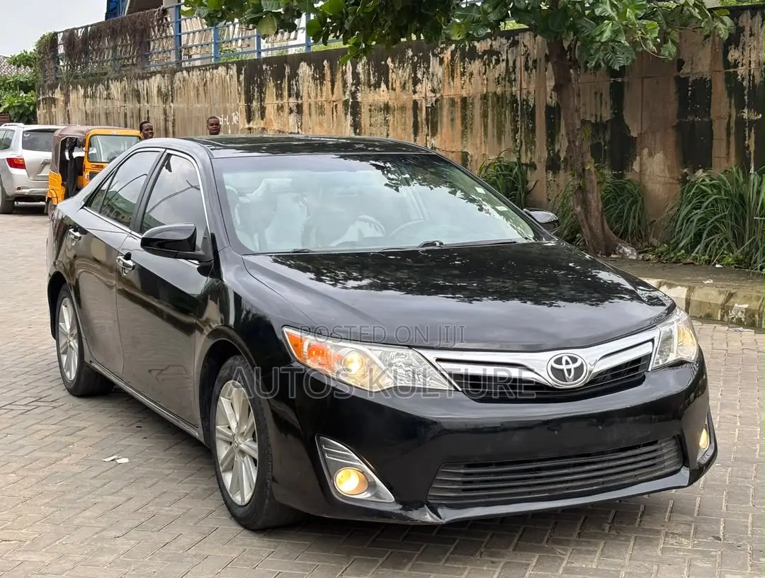 Toyota Camry XLE 4dr Sedan (2.5L 4cyl 6A) 2012 Black