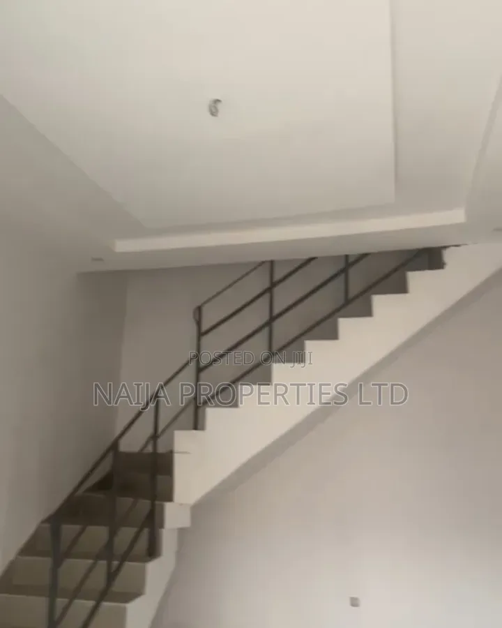 1bdrm Townhouse / Terrace in Ikate for rent