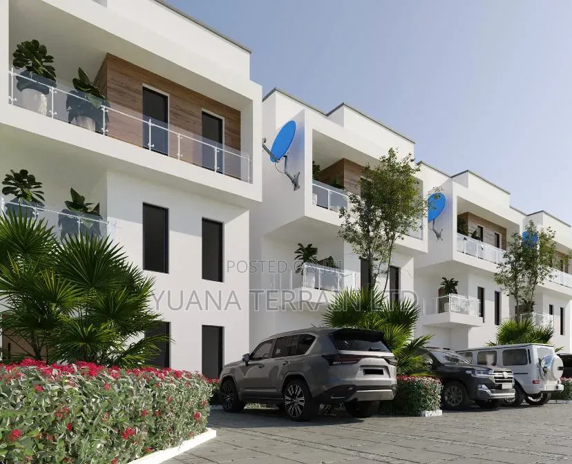 4bdrm Duplex in Mam's Estate, Mbora for Sale