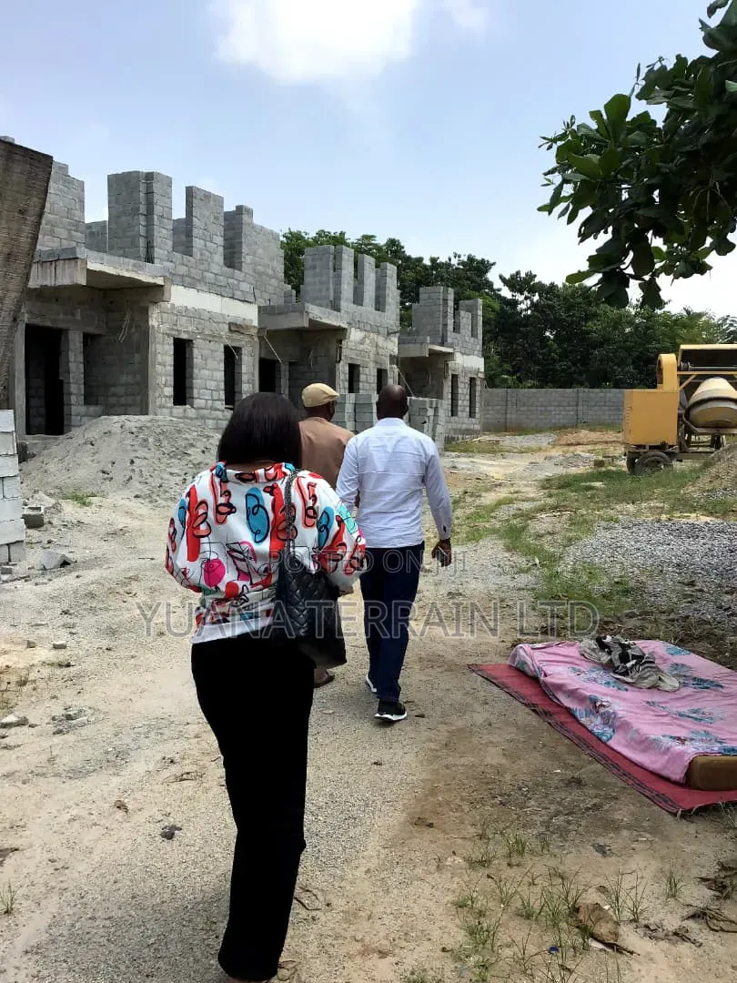 4bdrm Duplex in Mam's Estate, Mbora for Sale