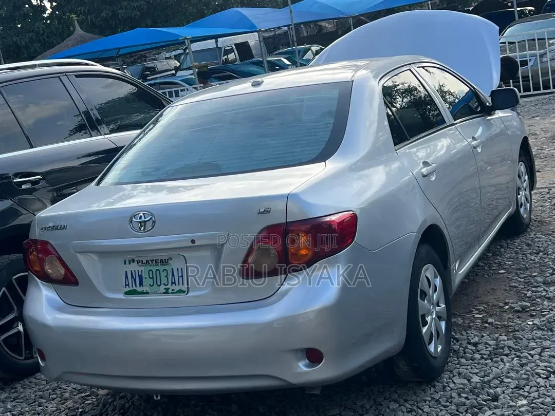 Toyota Corolla 2010 Silver
