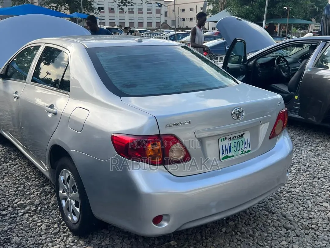 Toyota Corolla 2010 Silver