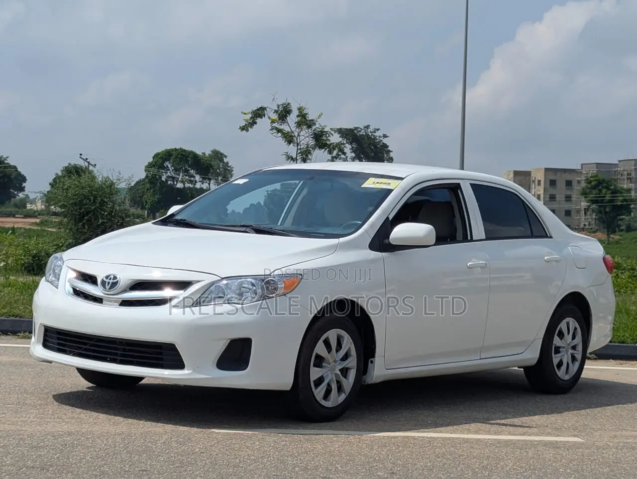 Toyota Corolla LE 4dr Sedan (1.8L 4cyl 4A) 2013 White