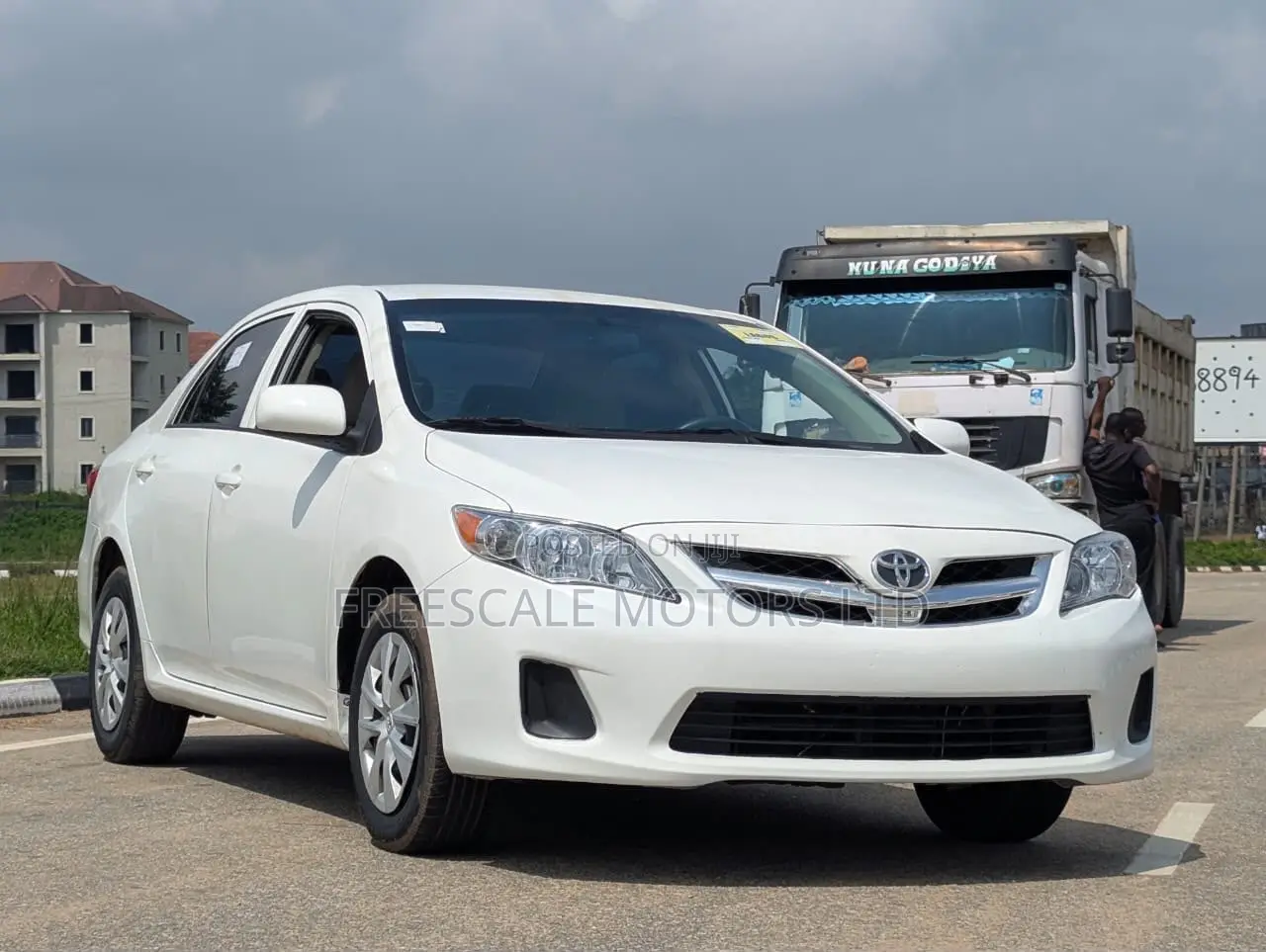 Toyota Corolla LE 4dr Sedan (1.8L 4cyl 4A) 2013 White