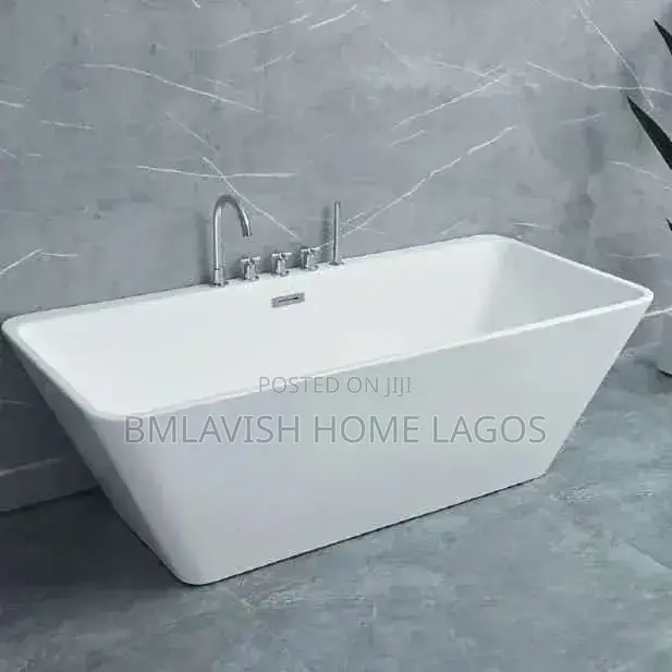 White Acrylic Bathtub With Tap