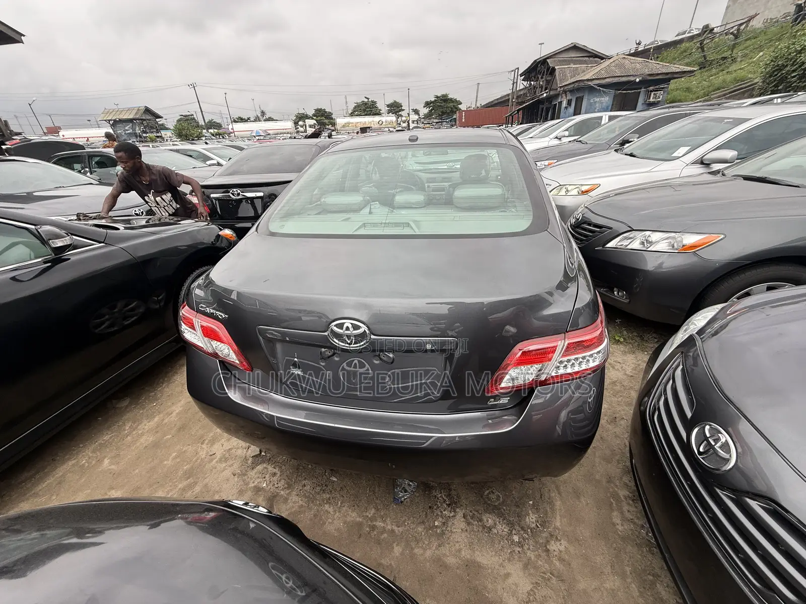 Toyota Camry LE 4dr Sedan (2.5L 4cyl 6A) 2011 Gray