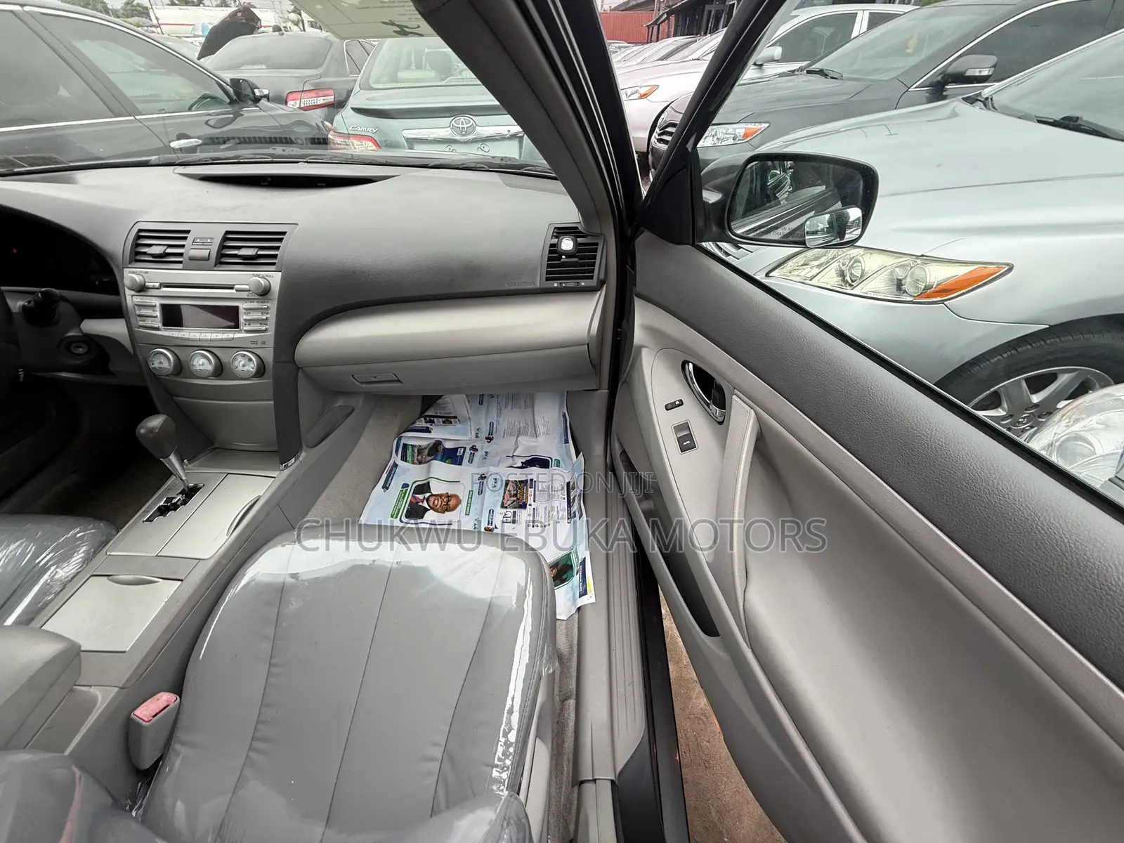 Toyota Camry LE 4dr Sedan (2.5L 4cyl 6A) 2011 Gray