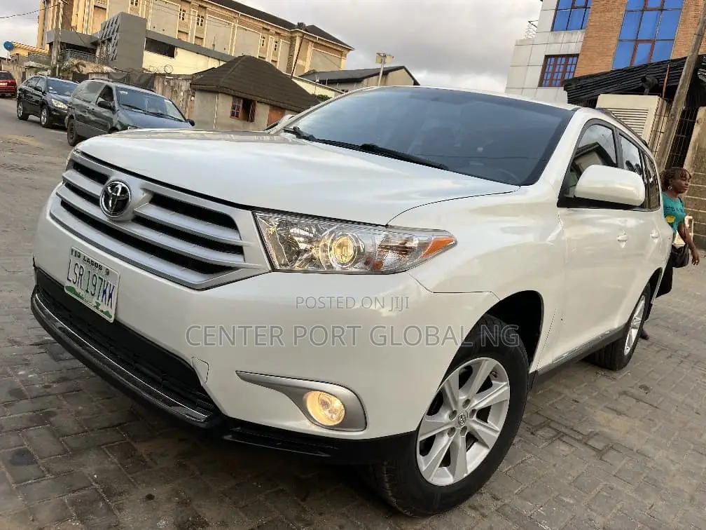 Toyota Highlander SE 3.5L 2WD 2013 White
