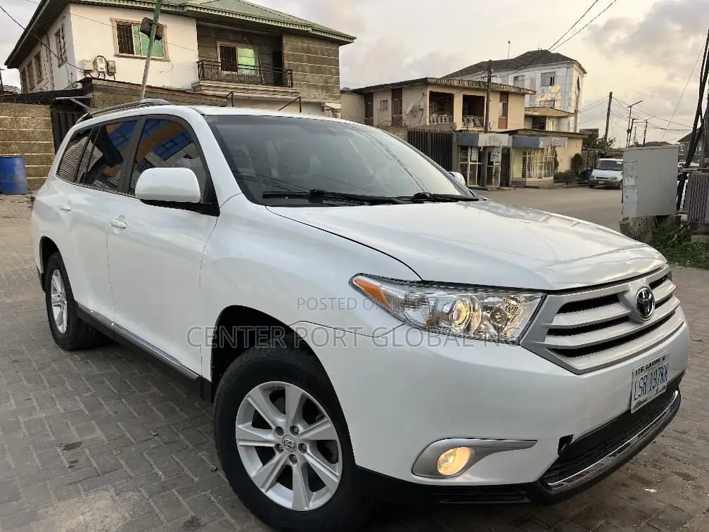 Toyota Highlander SE 3.5L 2WD 2013 White