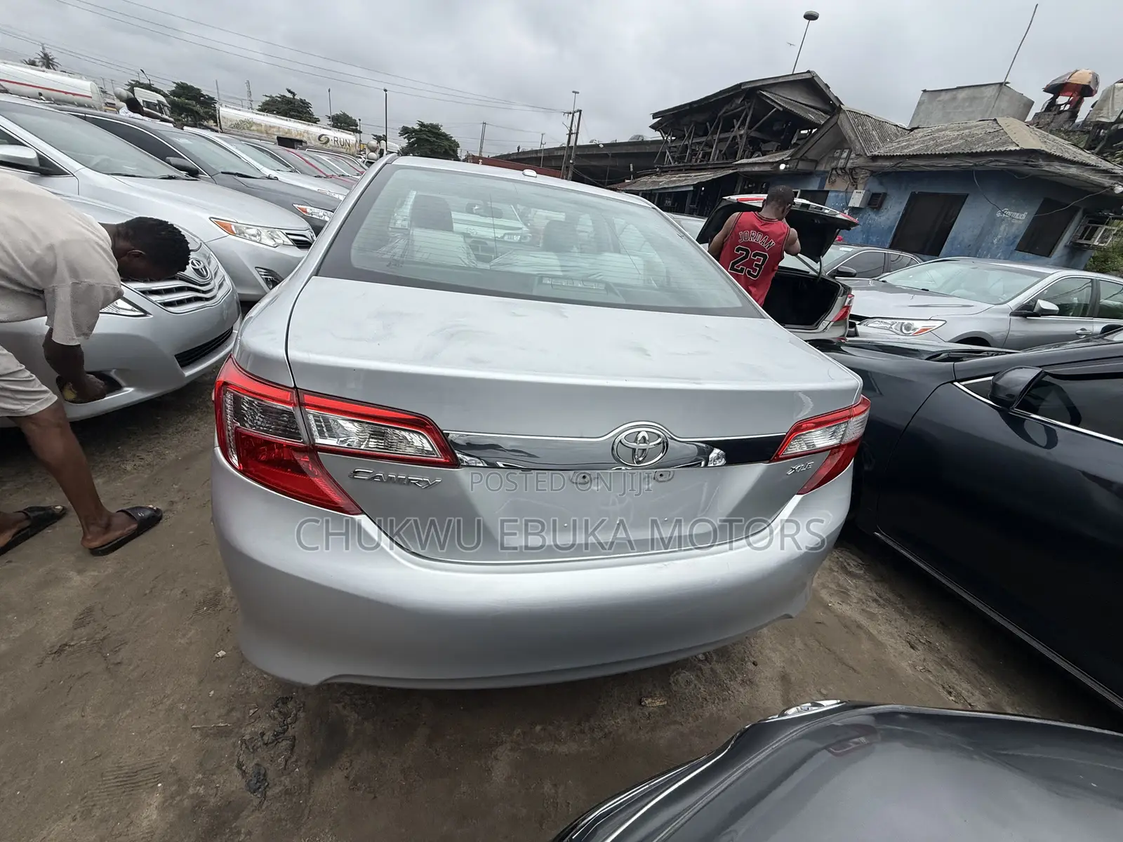 Toyota Camry XLE 4dr Sedan (2.5L 4cyl 6A) 2014 Silver