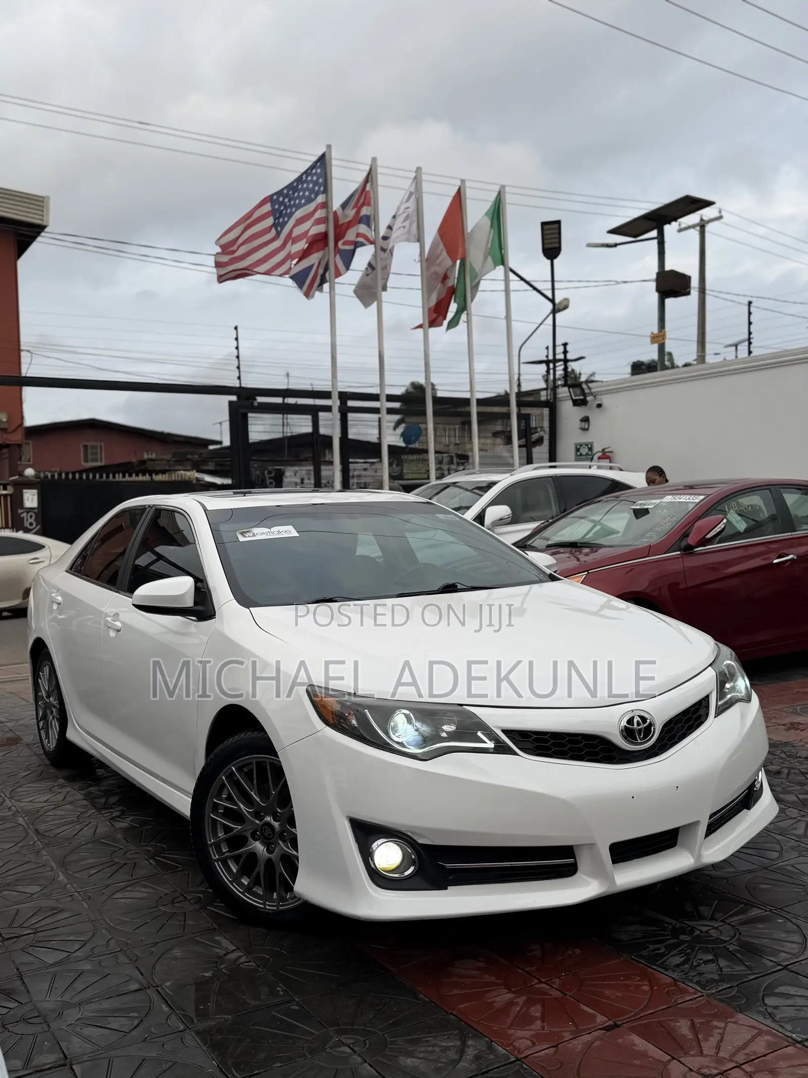 Toyota Camry SE V6 4dr Sedan (3.5L 6cyl 6A) 2013 White