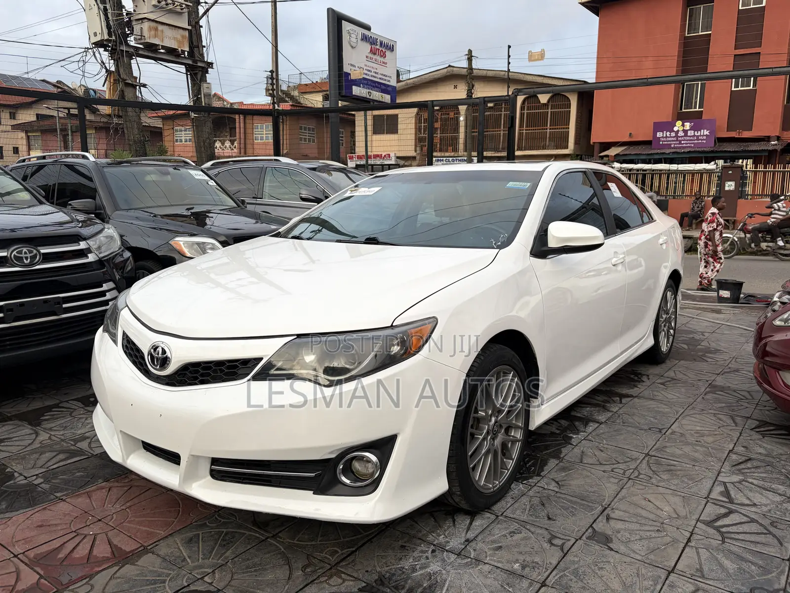 Toyota Camry SE V6 4dr Sedan (3.5L 6cyl 6A) 2012 White