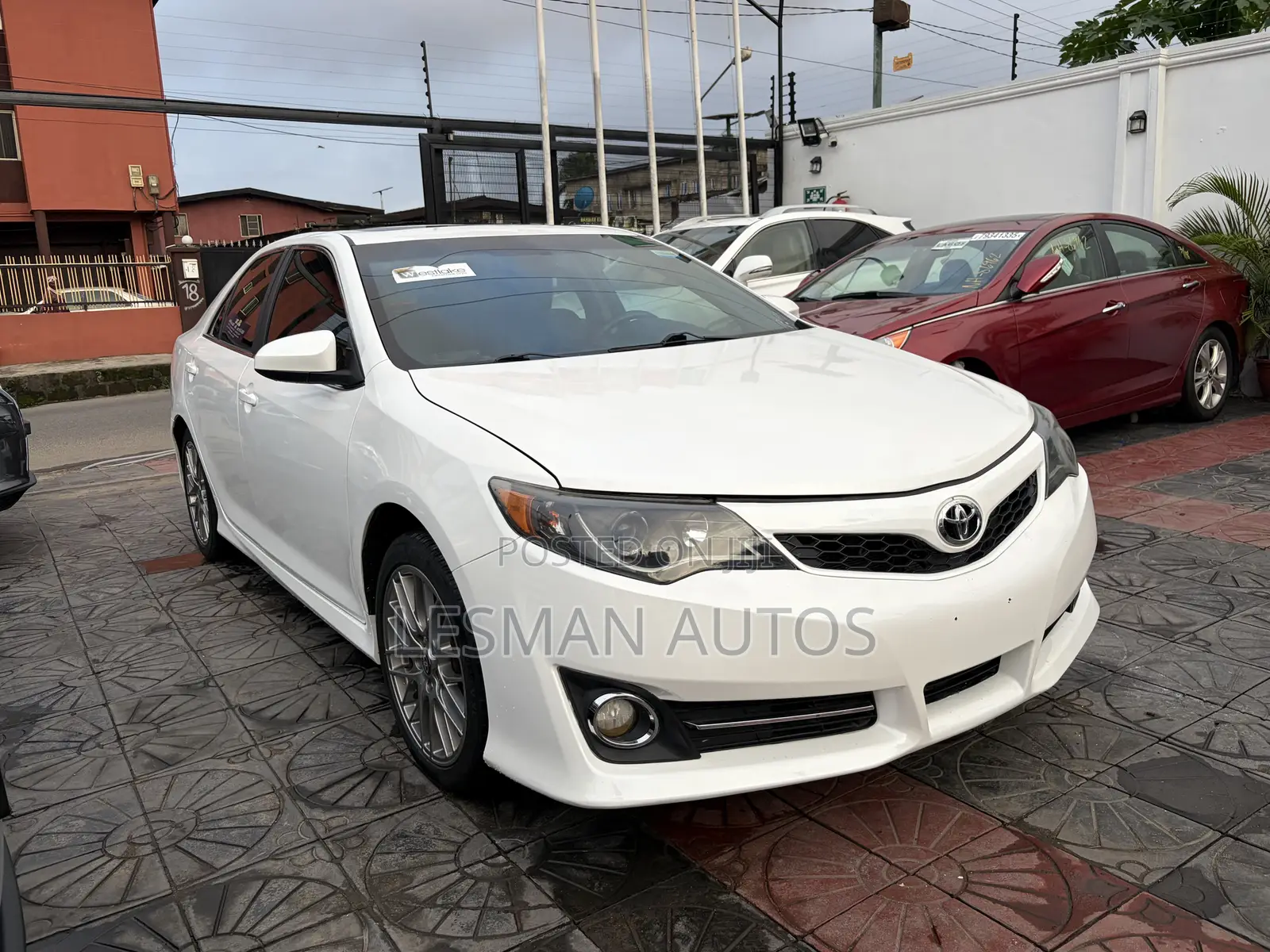 Toyota Camry SE V6 4dr Sedan (3.5L 6cyl 6A) 2012 White