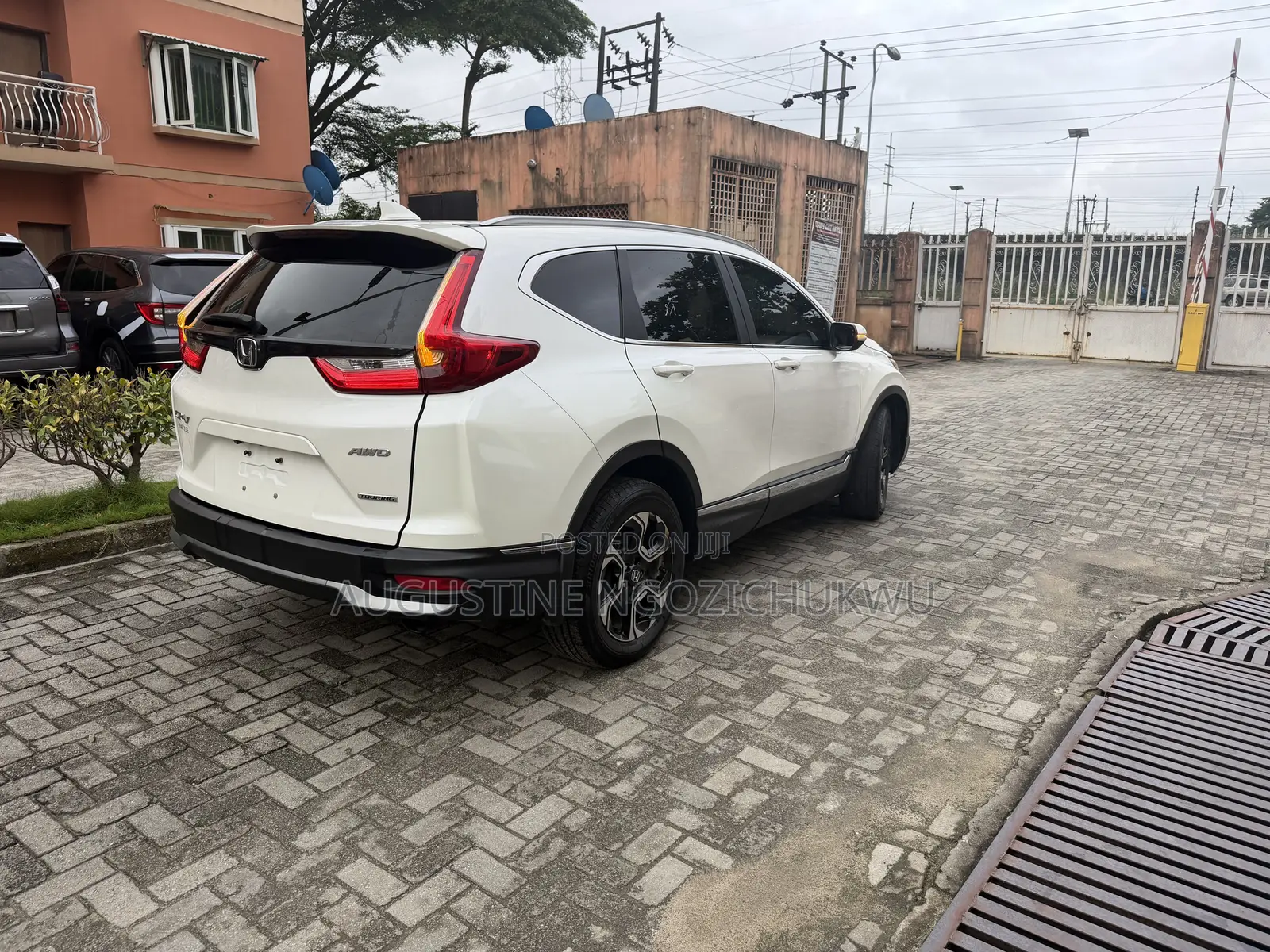 Honda CR-V Touring 4dr SUV AWD (1.5L 4cyl CVT) 2017 White