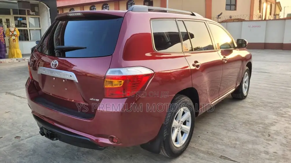 Toyota Highlander SE 2011 Burgundy