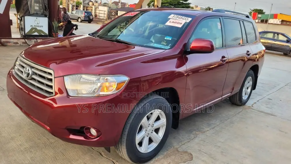 Toyota Highlander SE 2011 Burgundy