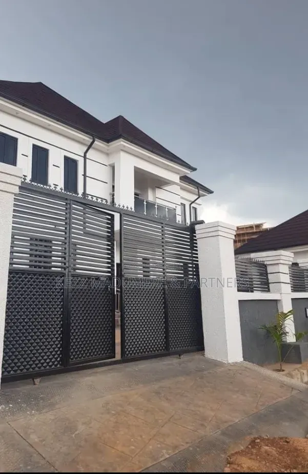 6bdrm Duplex in Heliu Estate, for sale