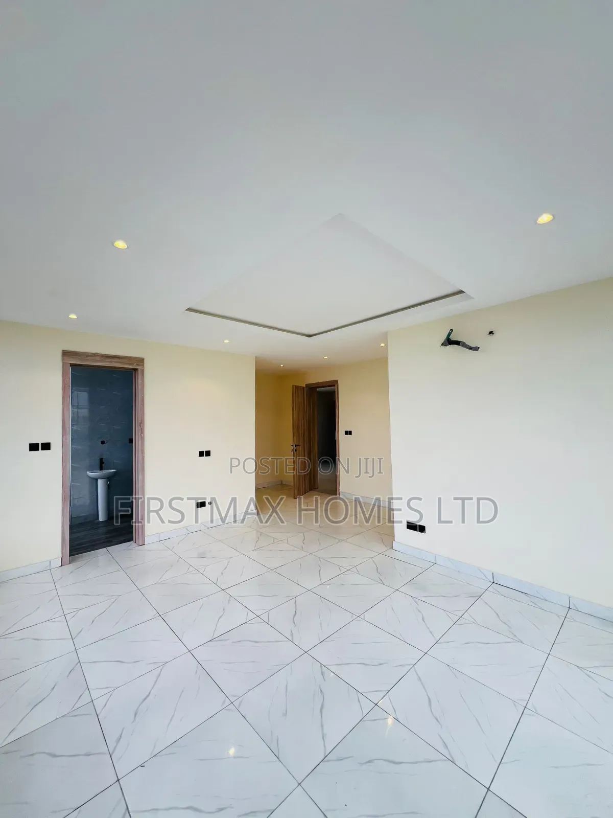 Furnished 5bdrm Duplex in Ipaja Road, Lagos for sale
