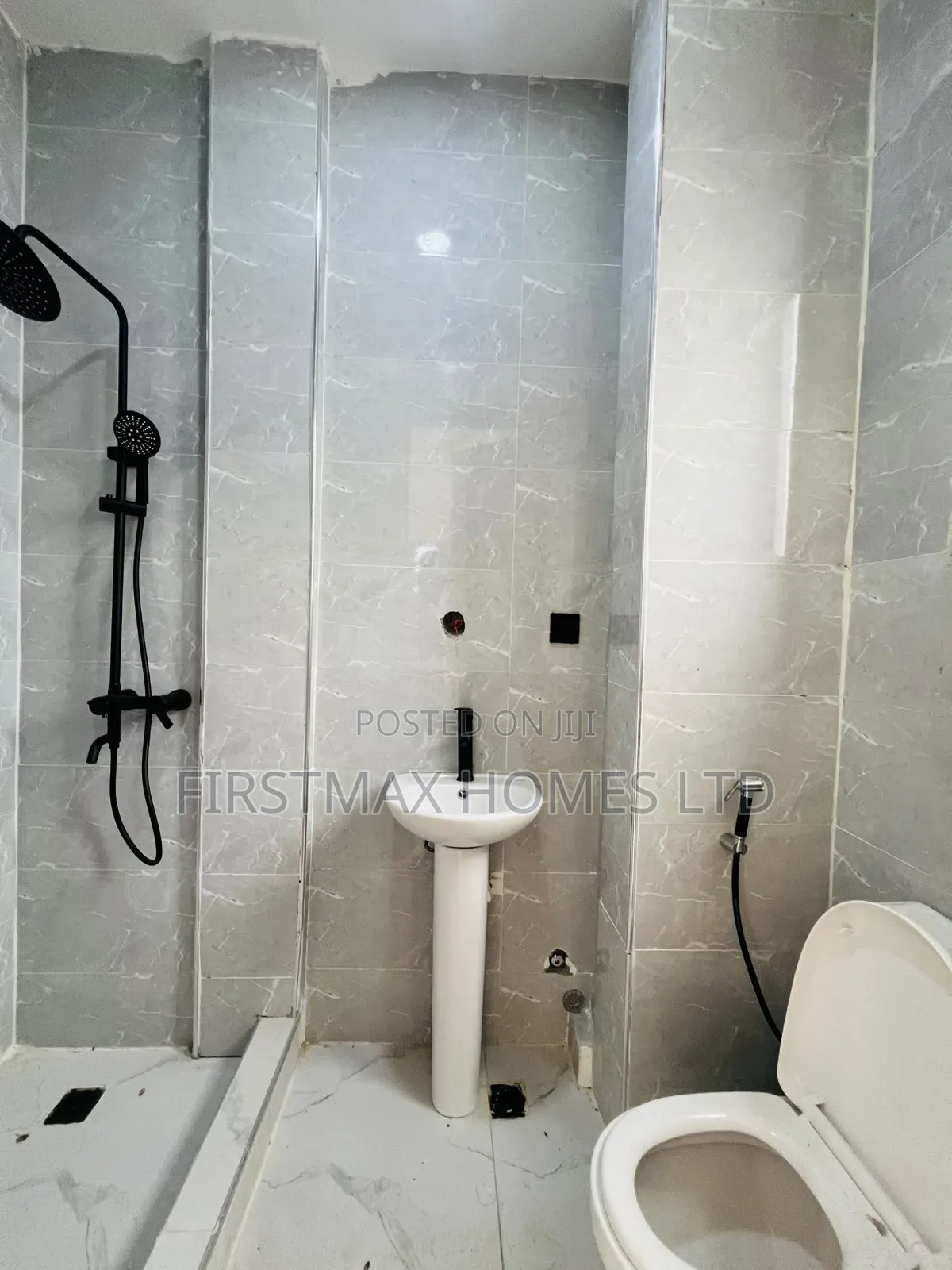 Furnished 5bdrm Duplex in Ipaja Road, Lagos for sale