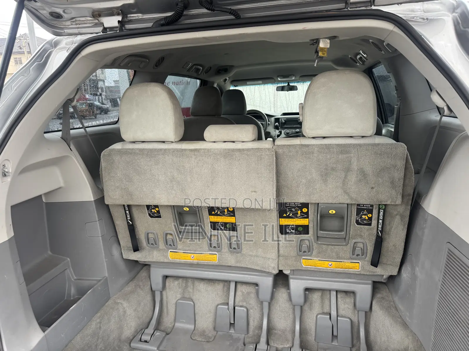 Toyota Sienna LE FWD 8-Passenger 2013 Silver