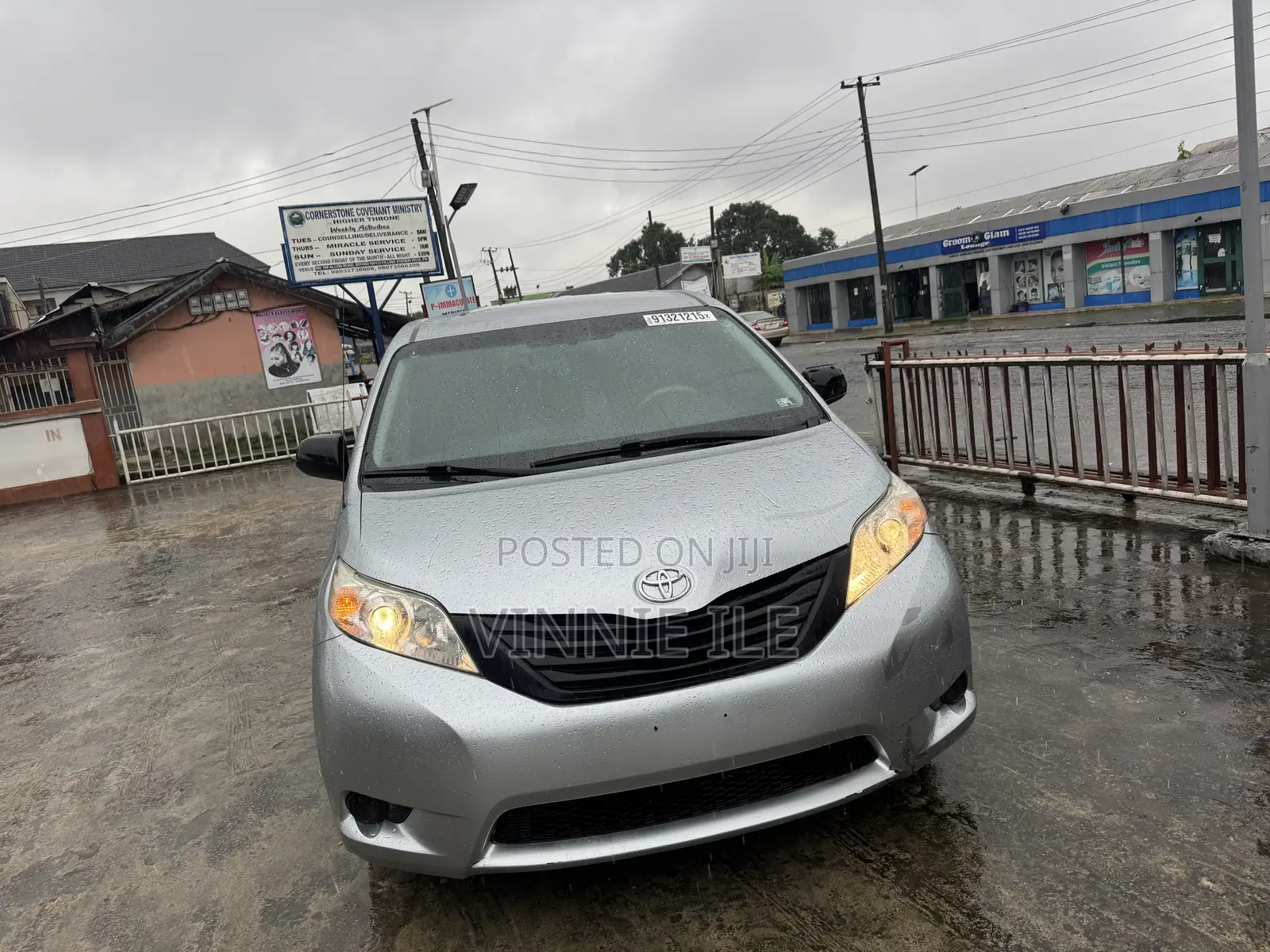Toyota Sienna LE FWD 8-Passenger 2013 Silver