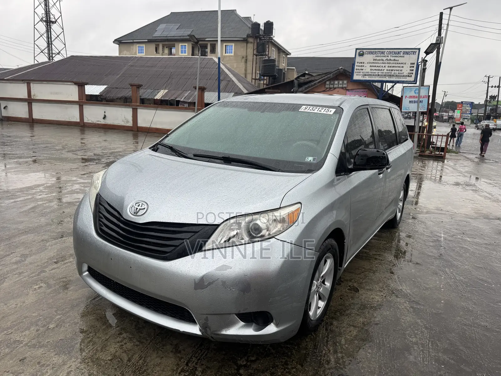 Toyota Sienna LE FWD 8-Passenger 2013 Silver