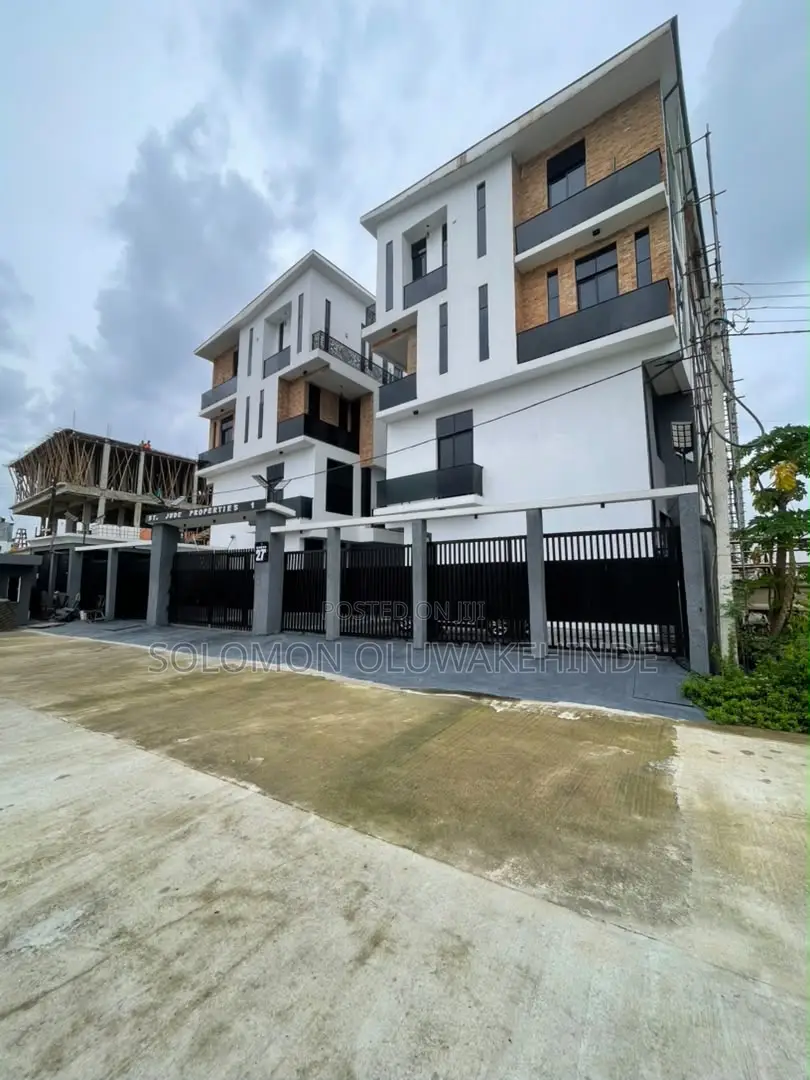 4bdrm Townhouse/Terrace in Chevron for sale