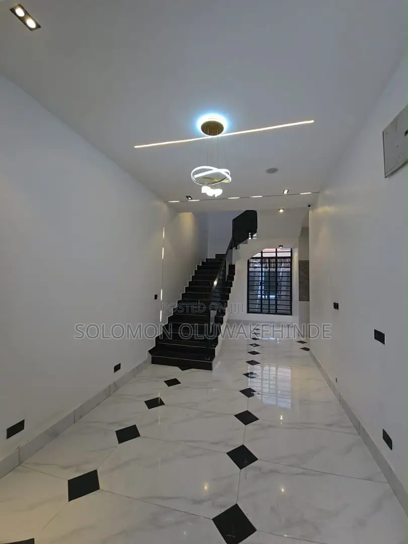 4bdrm Townhouse/Terrace in Chevron for sale