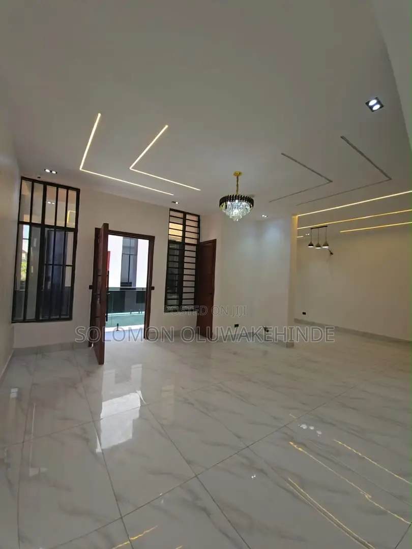 4bdrm Townhouse/Terrace in Chevron for sale