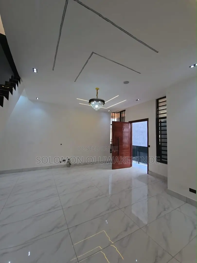 4bdrm Townhouse/Terrace in Chevron for sale